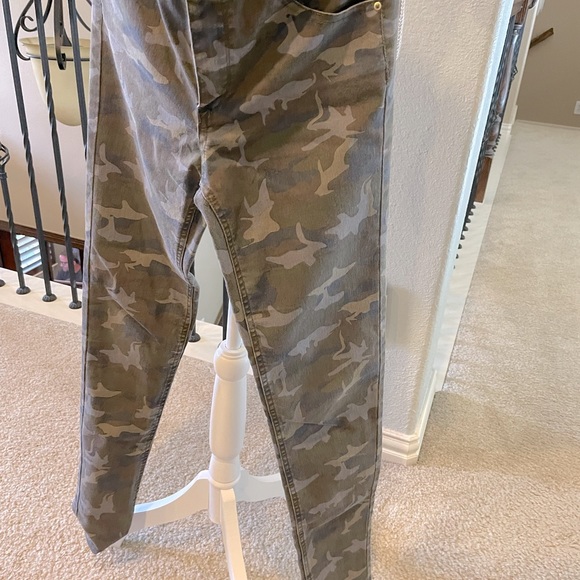 H&M Camouflage Skinny Jeggings - Picture 3 of 4
